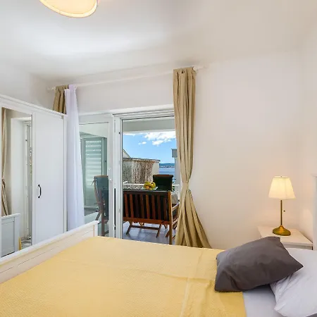 Renoviertes, Modernes Nur 200 Meter Zum Mit Meerblick, Waschmaschine, Grill アパート ツリクヴェニツァ