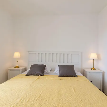 Renoviertes, Modernes Nur 200 Meter Zum Mit Meerblick, Waschmaschine, Grill ツリクヴェニツァ