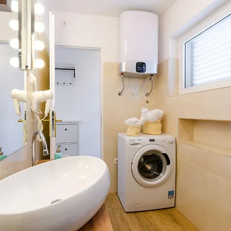Renoviertes, Modernes Nur 200 Meter Zum Mit Meerblick, Waschmaschine, Grill アパート
