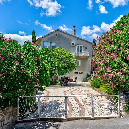 アパート Renoviertes, Modernes Nur 200 Meter Zum Mit Meerblick, Waschmaschine, Grill ツリクヴェニツァ