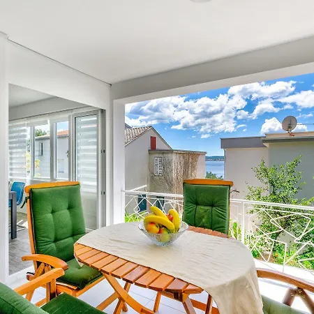Apartamento Renoviertes, Modernes Nur 200 Meter Zum Mit Meerblick, Waschmaschine, Grill Crikvenica