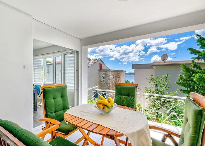 Appartamento Renoviertes, Modernes Nur 200 Meter Zum Mit Meerblick, Waschmaschine, Grill Crikvenica