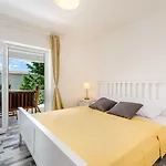 Appartamento Renoviertes, Modernes Nur 200 Meter Zum Mit Meerblick, Waschmaschine, Grill Crikvenica