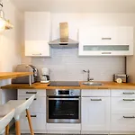 Appartamento Renoviertes, Modernes Nur 200 Meter Zum Mit Meerblick, Waschmaschine, Grill Crikvenica