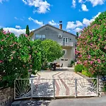 Appartamento Renoviertes, Modernes Nur 200 Meter Zum Mit Meerblick, Waschmaschine, Grill Crikvenica