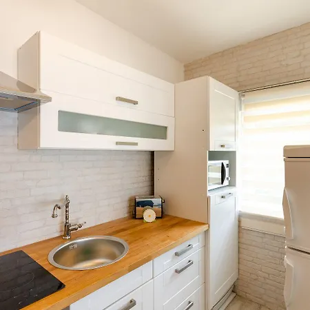 דירה Renoviertes, Modernes Nur 200 Meter Zum Mit Meerblick, Waschmaschine, Grill קריקווניצה
