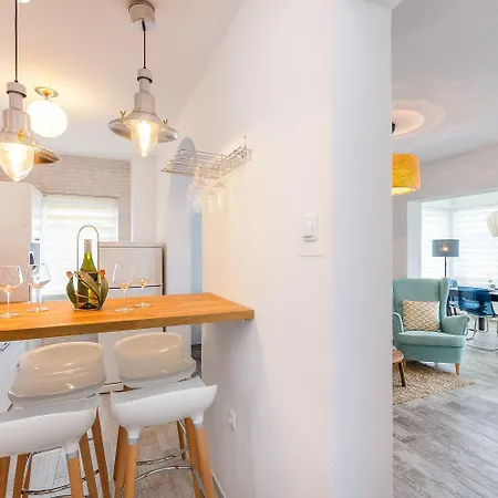 דירה Renoviertes, Modernes Nur 200 Meter Zum Mit Meerblick, Waschmaschine, Grill קריקווניצה