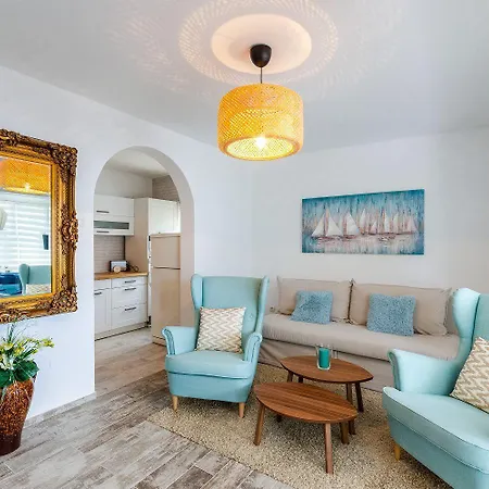 Apartament Renoviertes, Modernes Nur 200 Meter Zum Mit Meerblick, Waschmaschine, Grill Crikvenica
